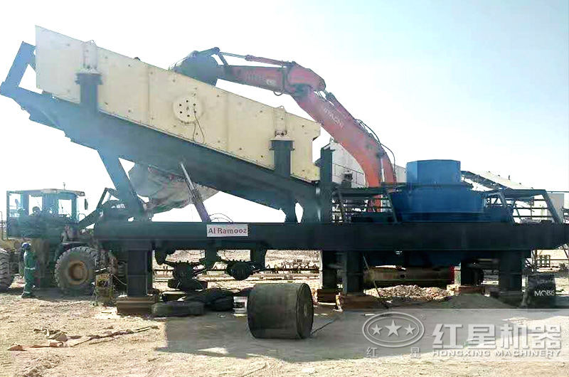 隨車一體碎石碾沙機(jī)作業(yè)現(xiàn)場(chǎng)